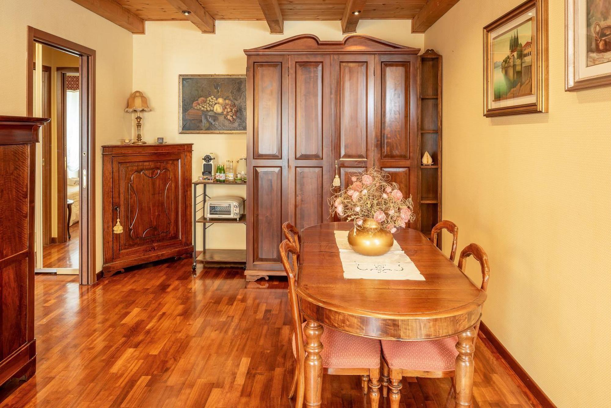 Apartment Manzoni, Center